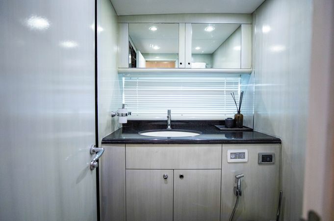 Sunseeker Predator 95 | UD30