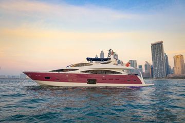 Motor yacht Kona 110 The Duchess for rent - United Arab Emirates |  Boataround