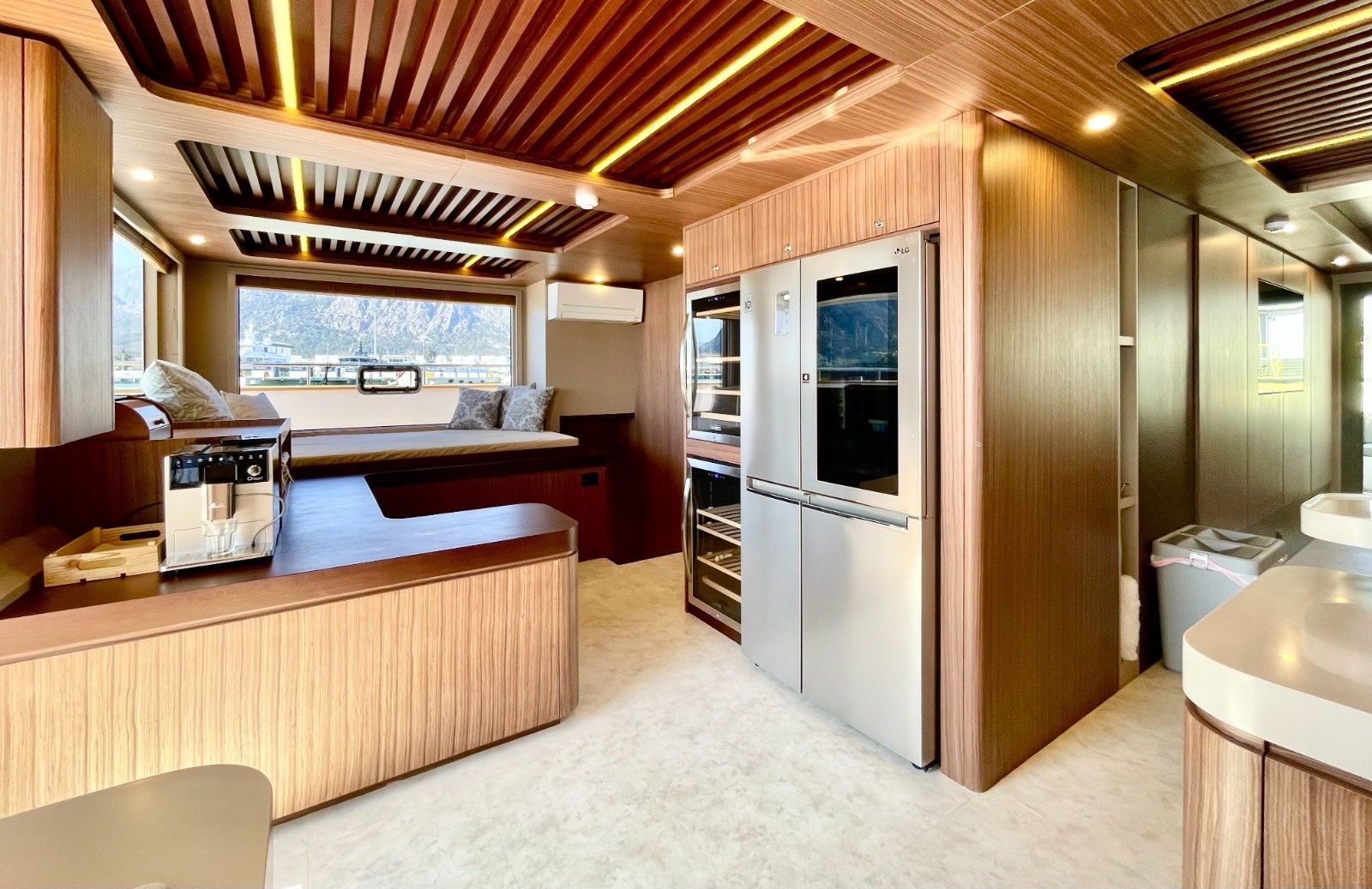 Villaboat Ocean Beast 65 Fly | Inka