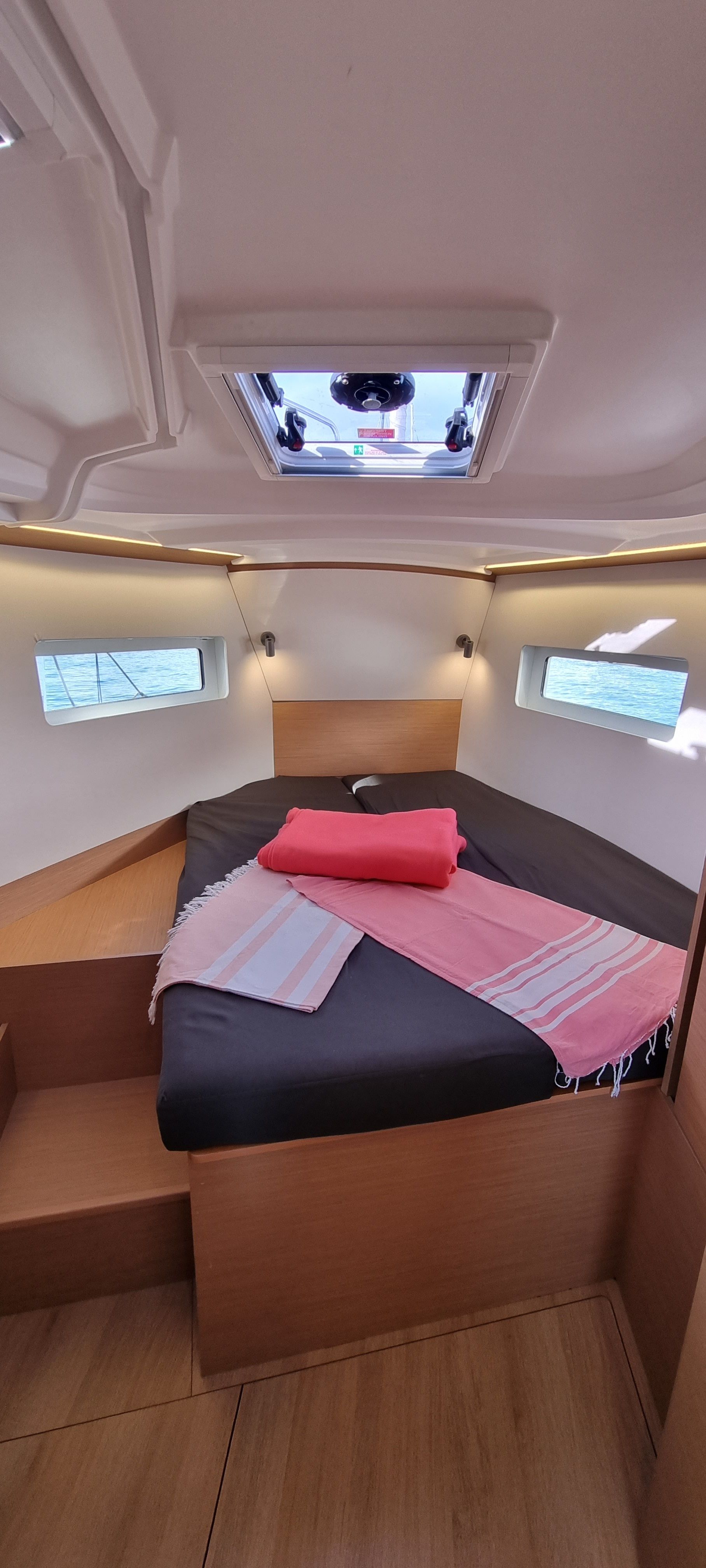 Jeanneau Sun Odyssey 380 | Sunny