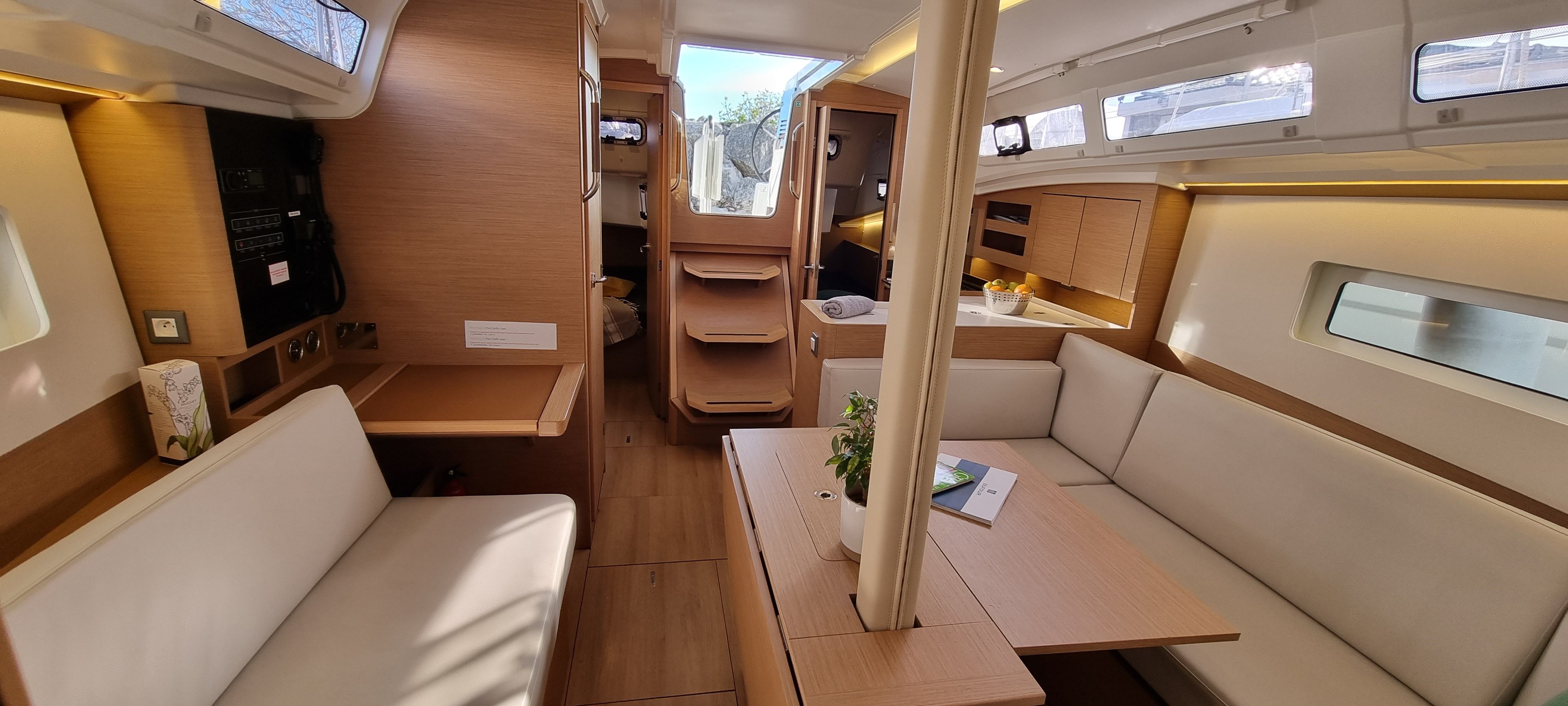 Jeanneau Sun Odyssey 380 | Sunny
