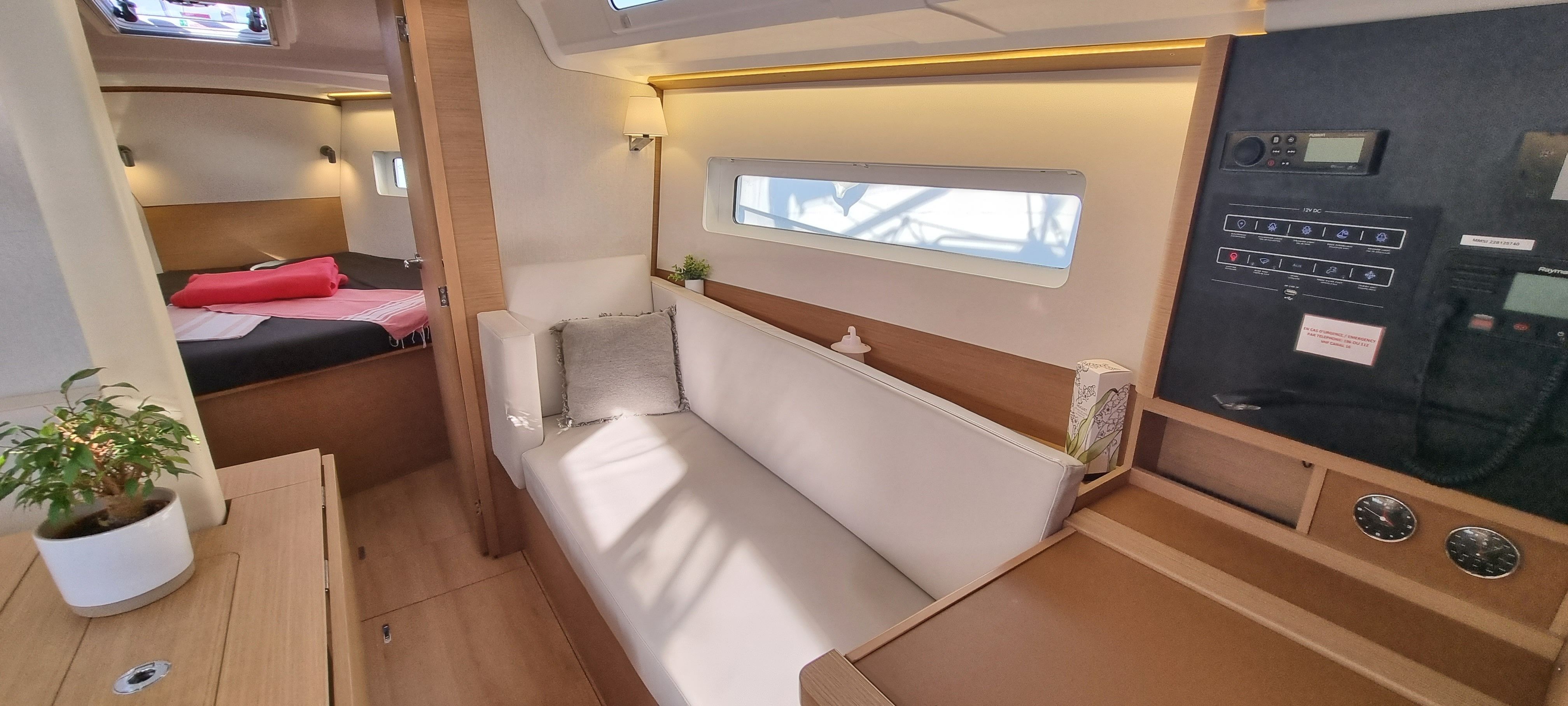 Jeanneau Sun Odyssey 380 | Sunny