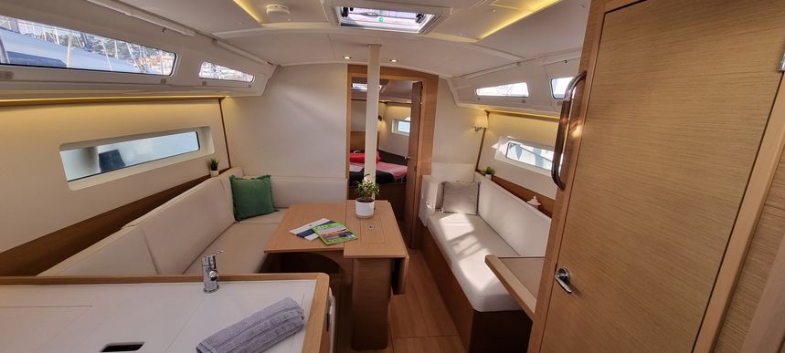 Jeanneau Sun Odyssey 380 | Sunny