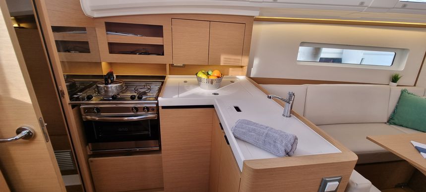Jeanneau Sun Odyssey 380 | Sunny