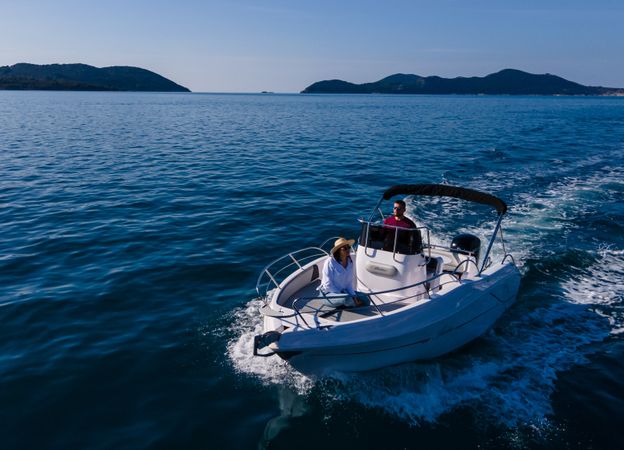 Bluline 21 | Open Sundeck