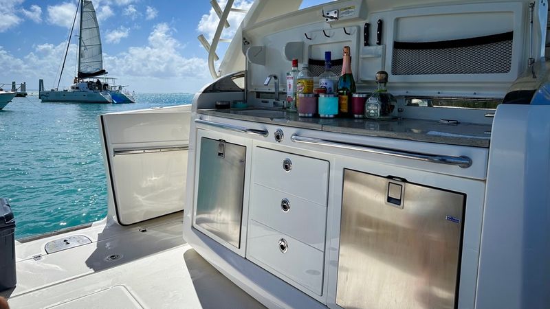 Boston Whaler 420 Outrage | High Tide