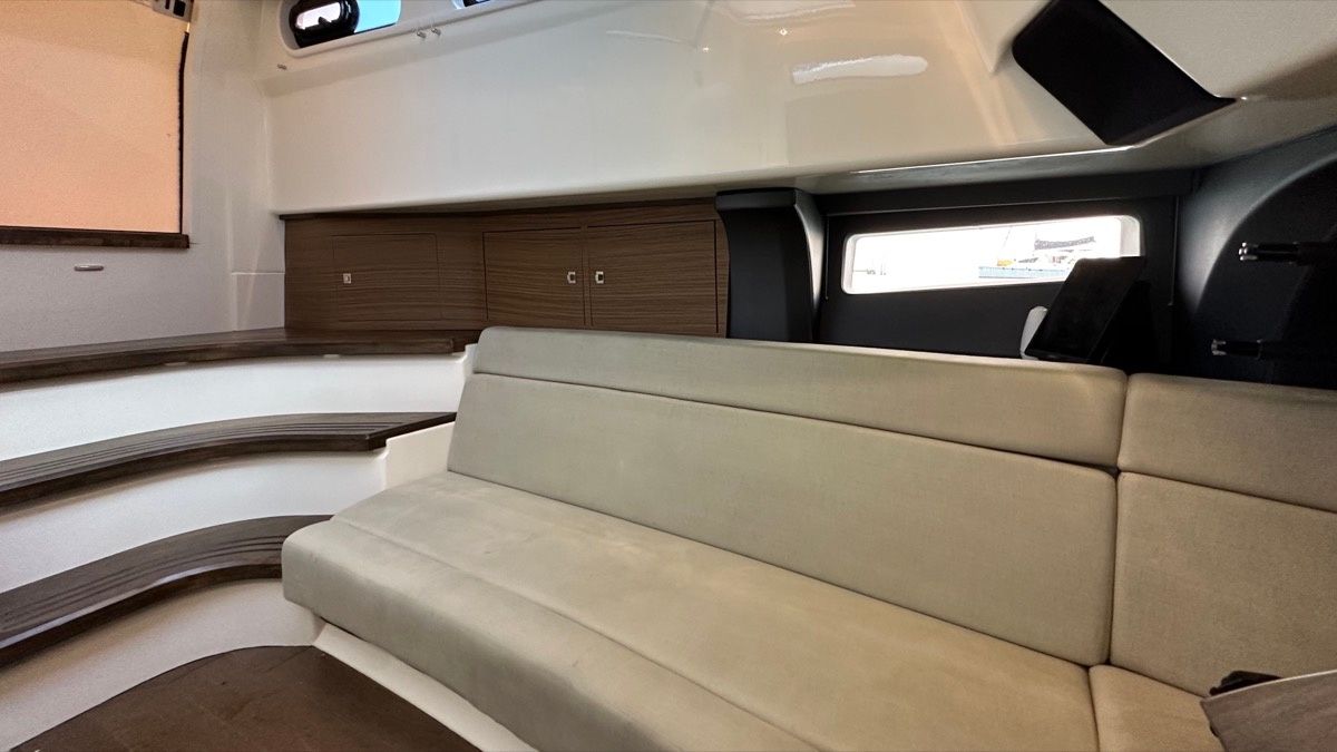 Boston Whaler 420 Outrage | High Tide