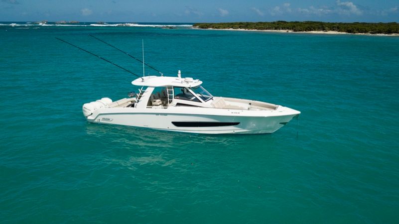 Boston Whaler 420 Outrage | High Tide