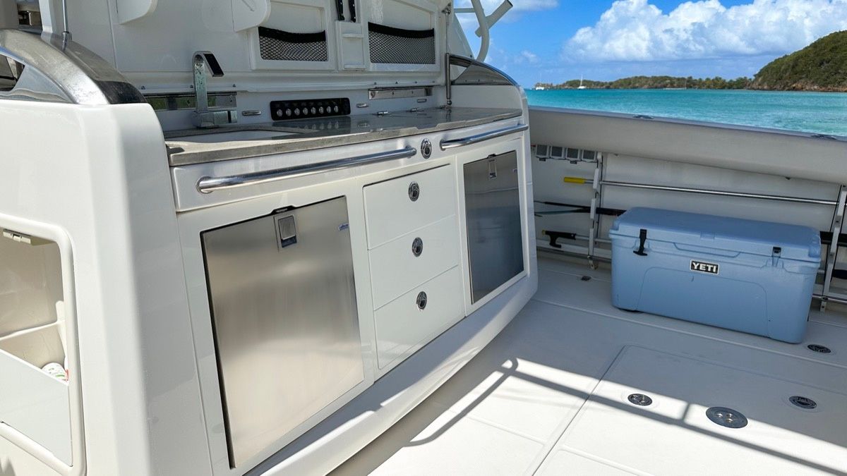 Boston Whaler 420 Outrage | High Tide