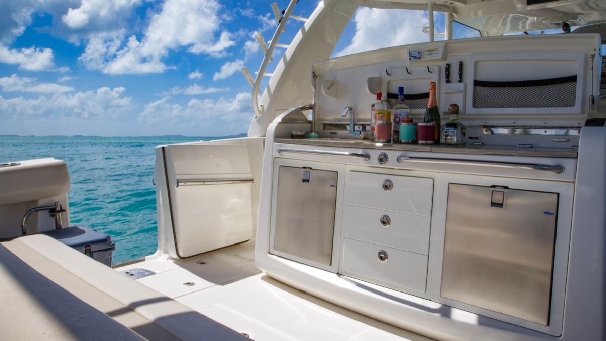 Boston Whaler 420 Outrage | High Tide
