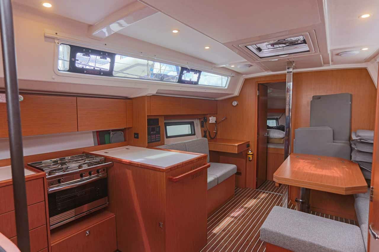 Bavaria C38 | Cloud Rider