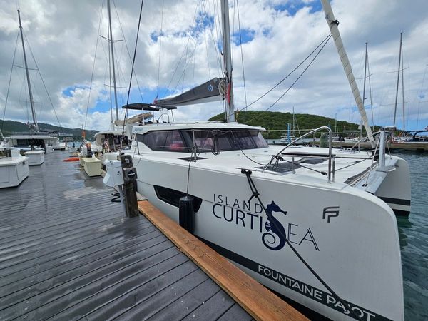Fountaine Pajot Isla 40 | Island Curtisea