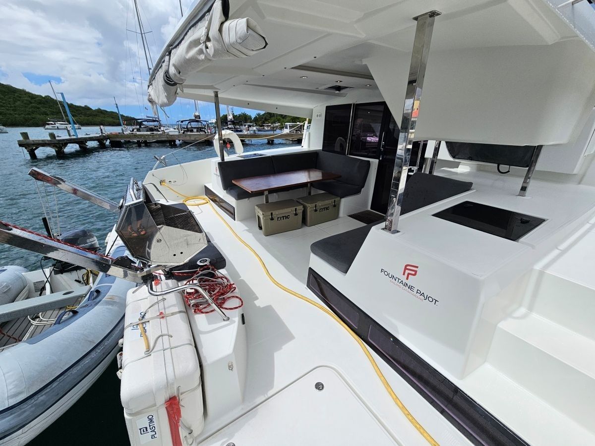 Fountaine Pajot Isla 40 | Island Curtisea