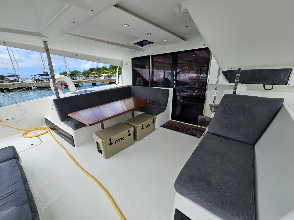 Fountaine Pajot Isla 40 | Island Curtisea