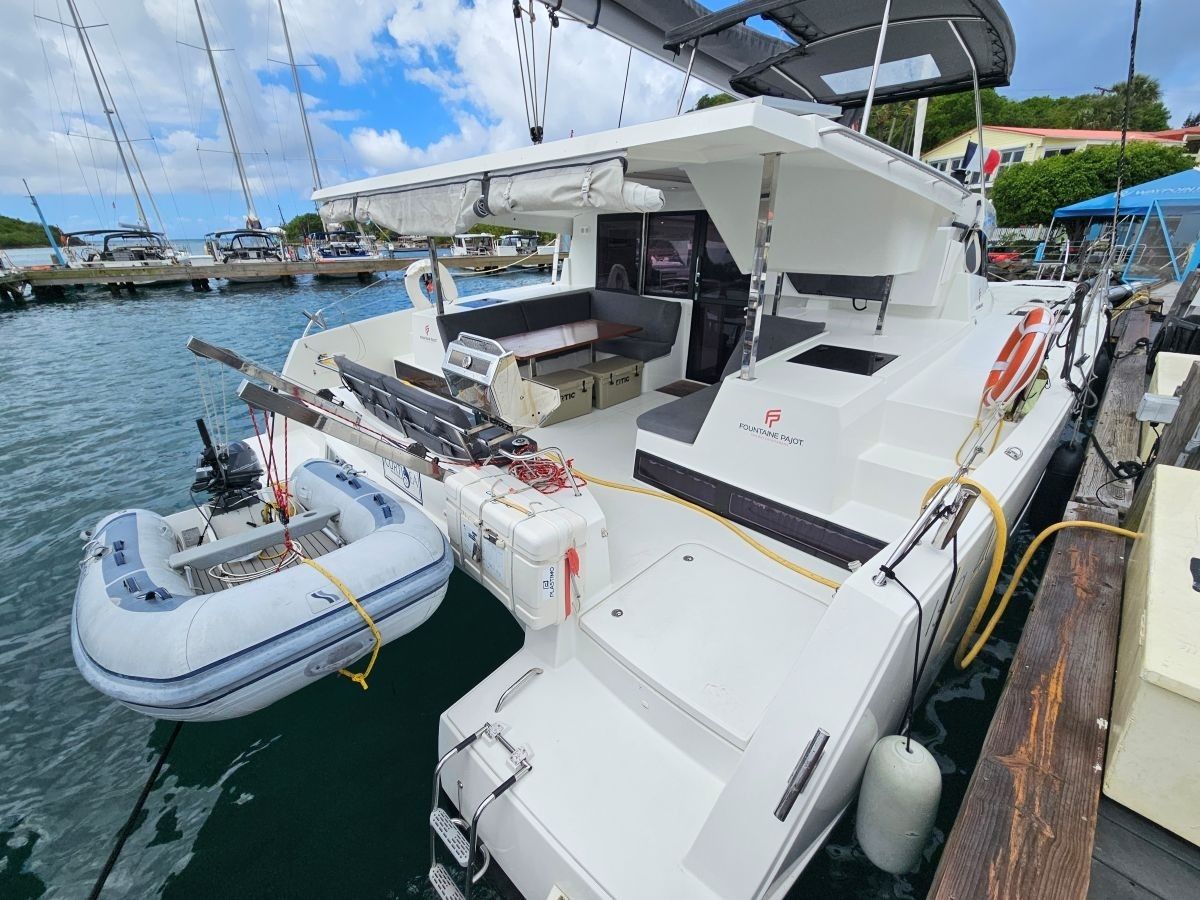 Fountaine Pajot Isla 40 | Island Curtisea