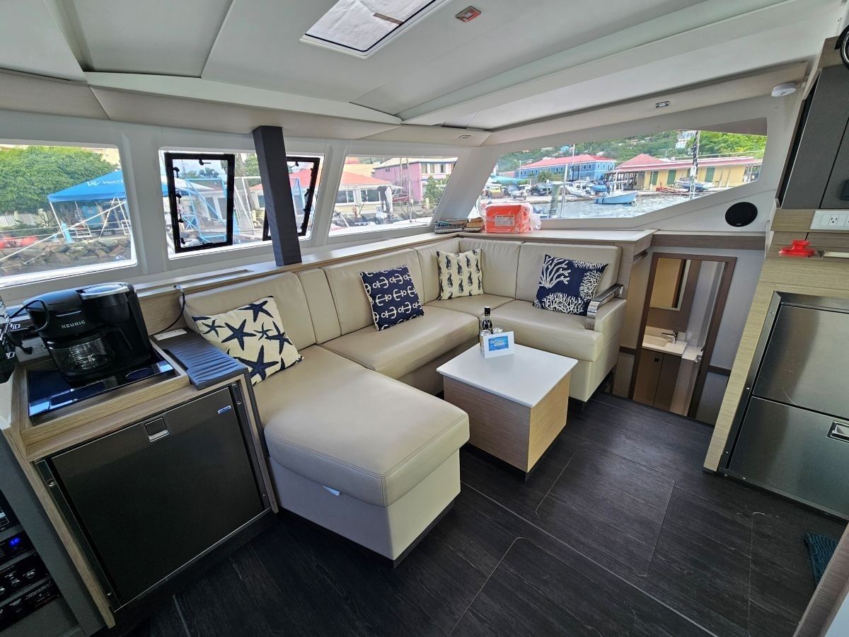 Fountaine Pajot Isla 40 | Island Curtisea