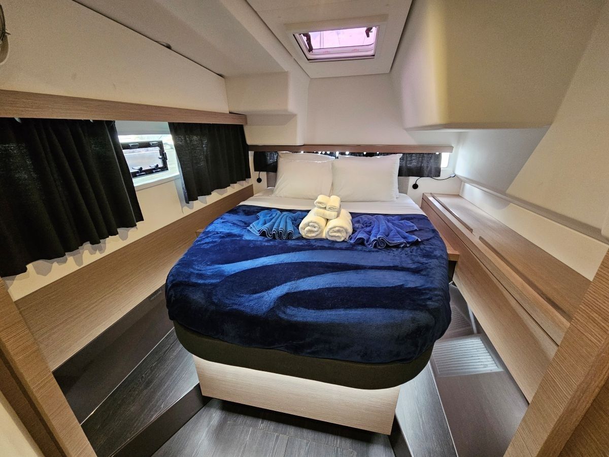 Fountaine Pajot Isla 40 | Island Curtisea
