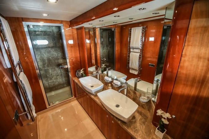 Sunseeker 90 | Notorious