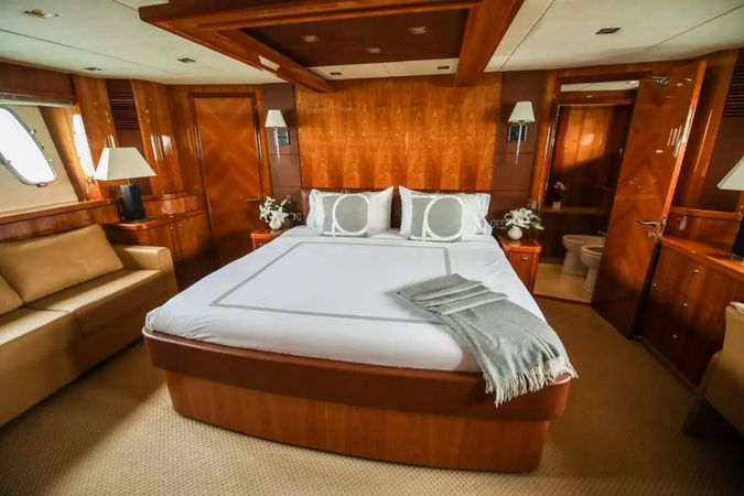 Sunseeker 90 | Notorious