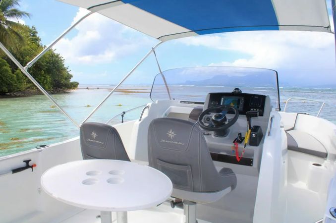 Jeanneau Cap Camarat 6.5 CC | Ceryse