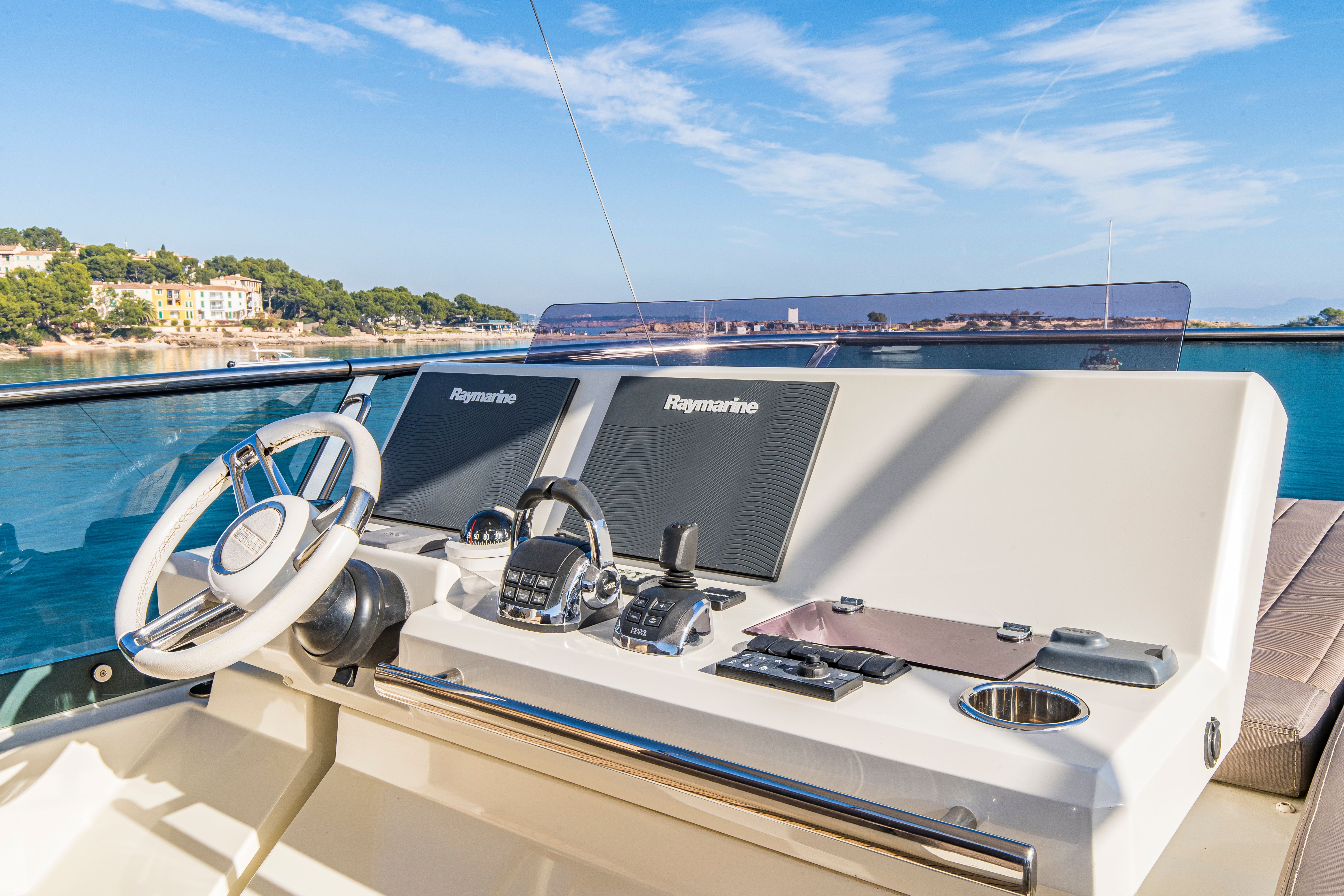 Prestige 680 | Blue M