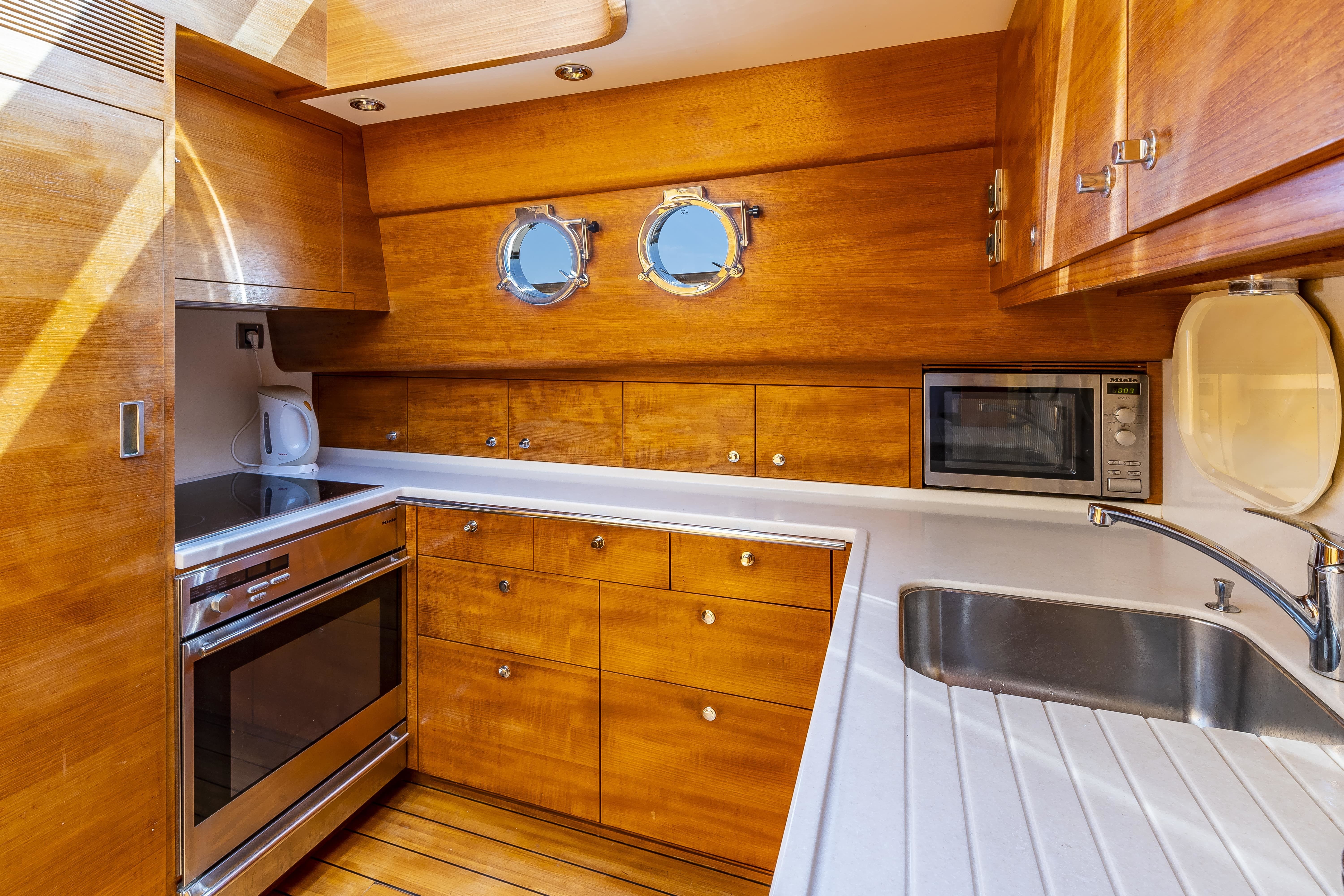 Guy Couach 70 | Parodia