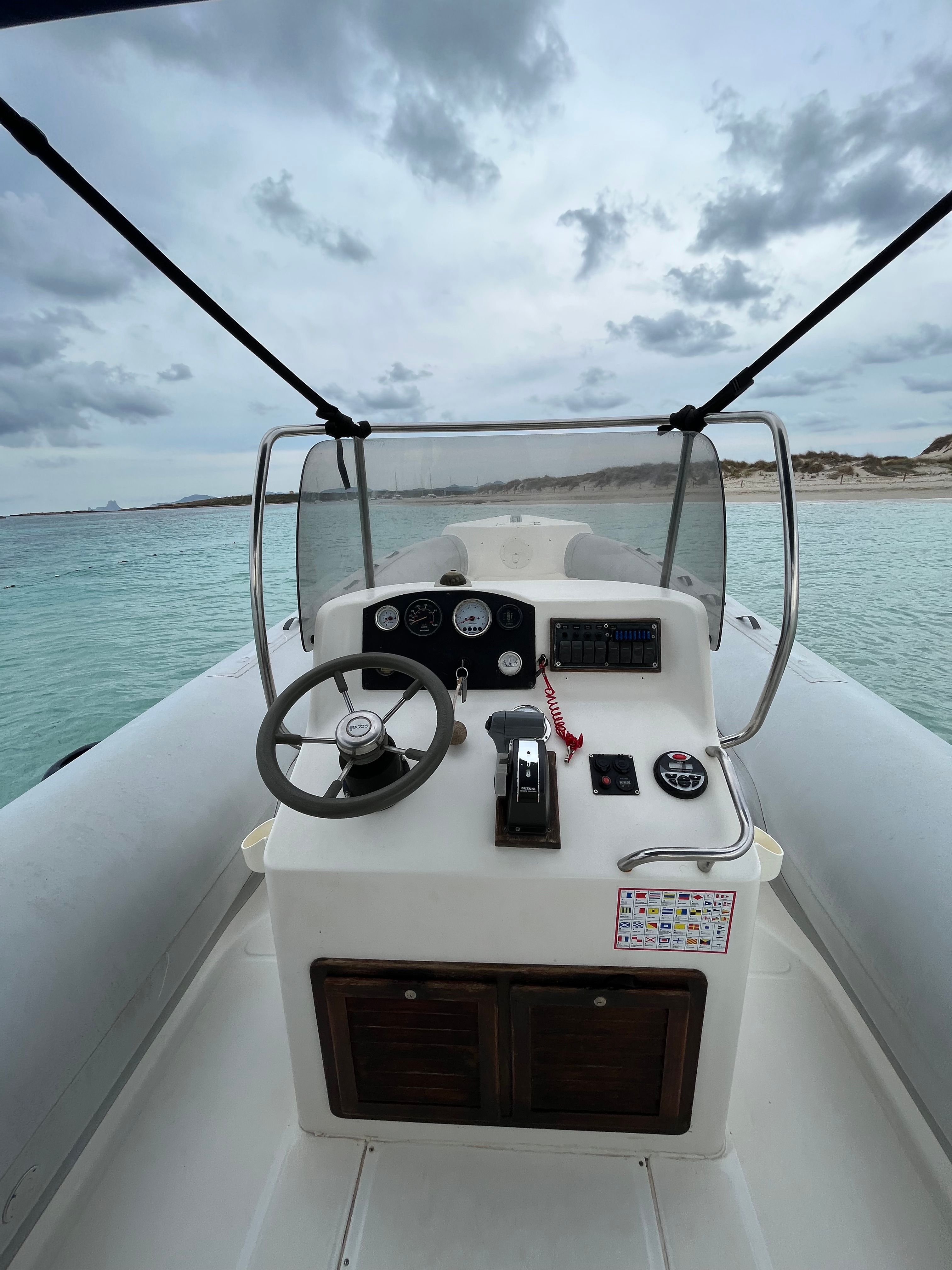 Capelli Tempest 750 | VS