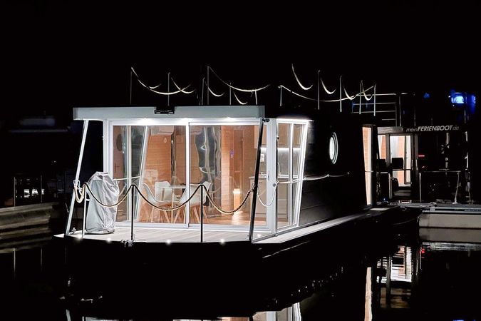 Houseboat Saunalounge 12.2 | Senno Lutz