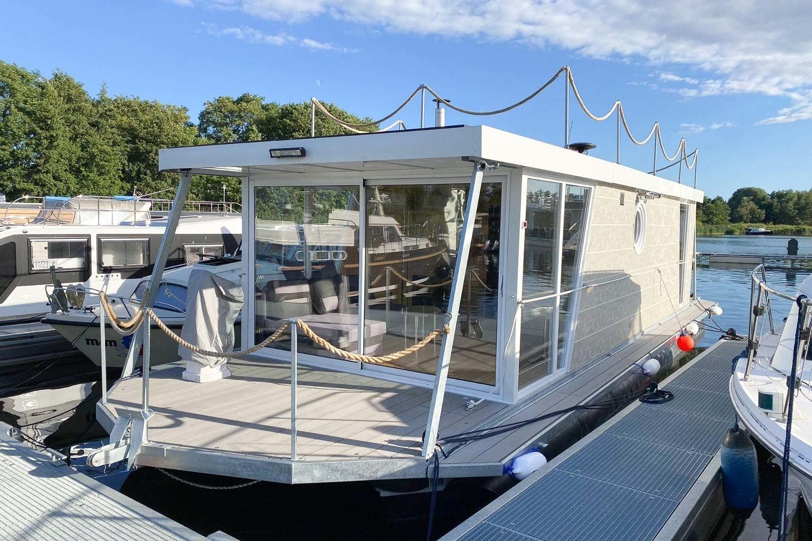 Houseboat Saunalounge 12.2 | Senno Lutz
