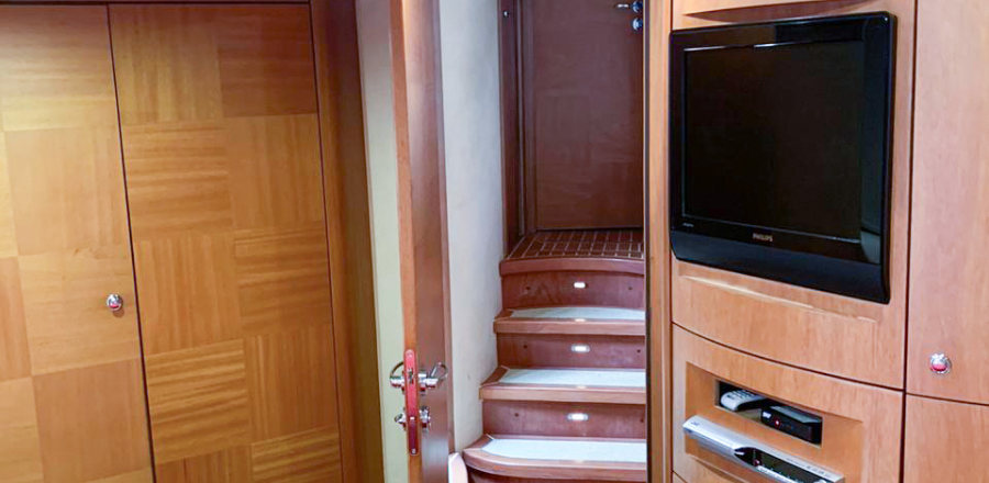 Intermarine Azimut 600 | Belatrix