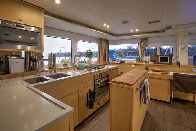 Lagoon 560 | Whispers 2