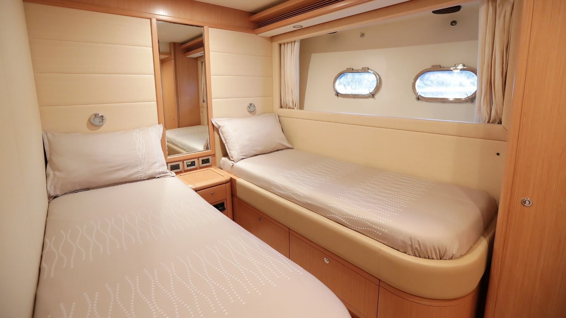Ferretti 830 | Felina