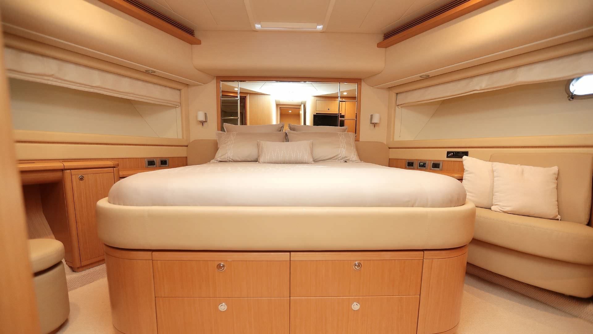 Ferretti 830 | Felina
