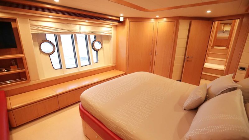 Ferretti 830 | Felina