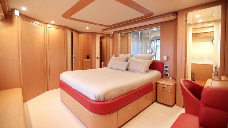 Ferretti 830 | Felina