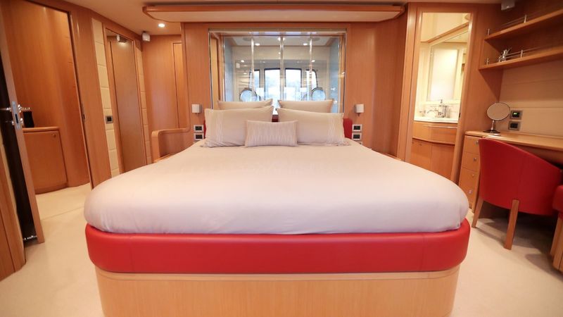 Ferretti 830 | Felina