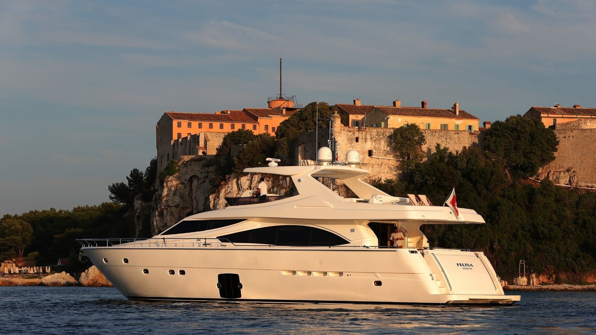 Ferretti 830 | Felina