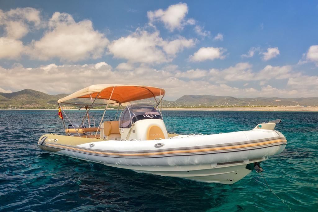 Motorboat Zodiac Medline III Lila 1 for rent Spain Boataround