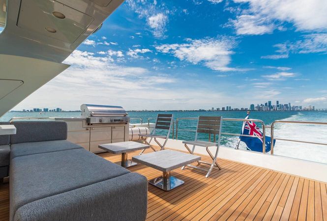 Azimut 103 | Scarlet