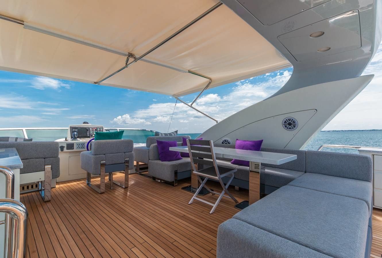 Azimut 103 | Scarlet