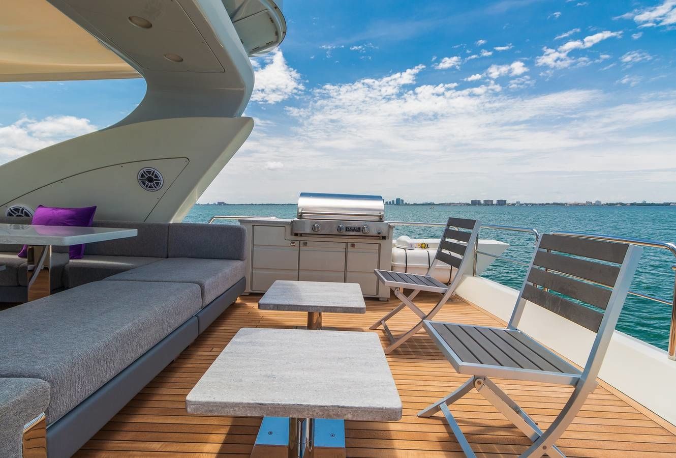 Azimut 103 | Scarlet