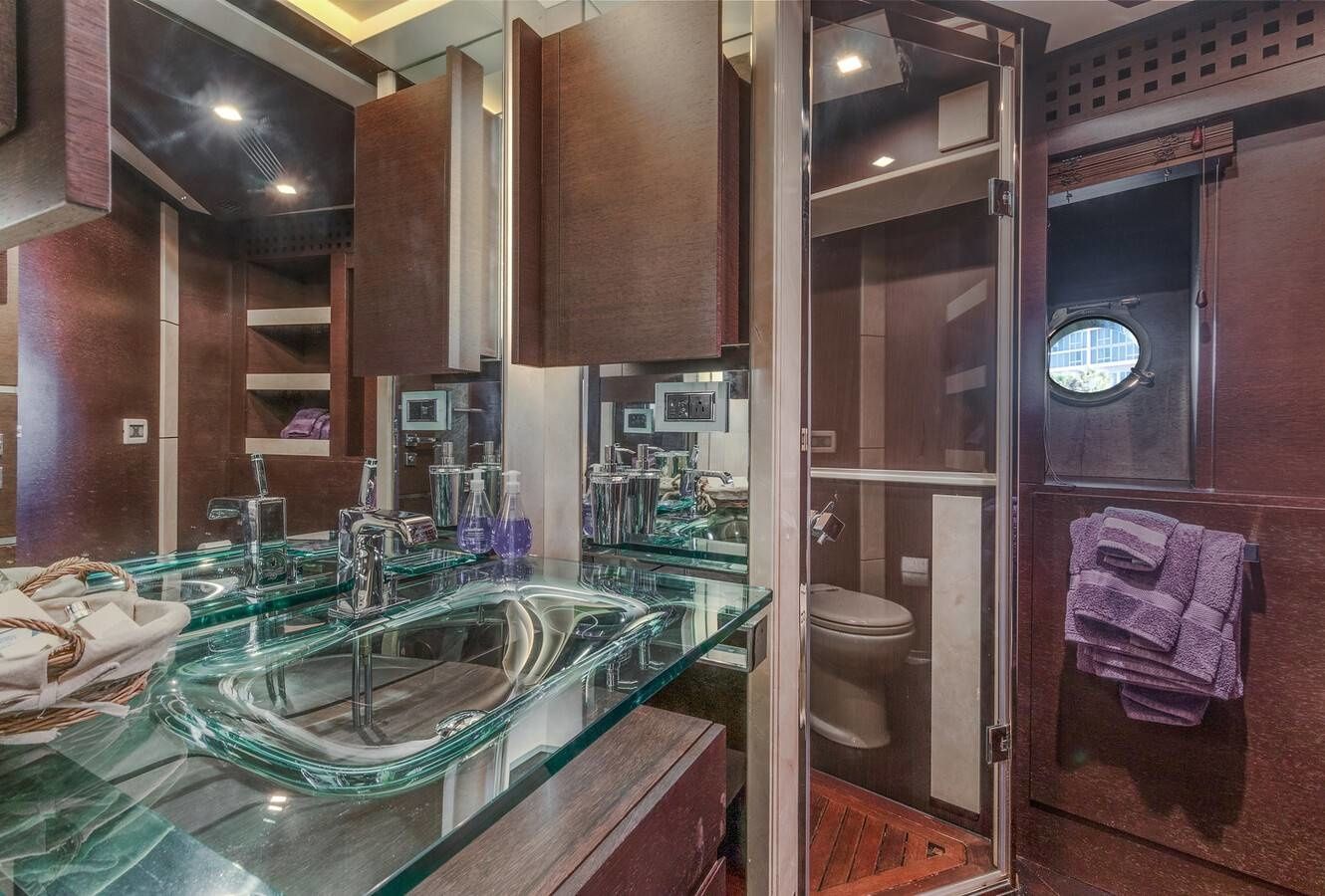 Azimut 103 | Scarlet