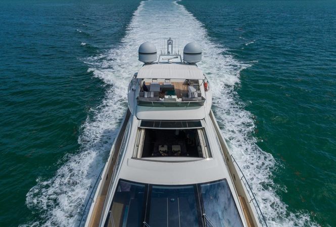 Azimut 103 | Scarlet