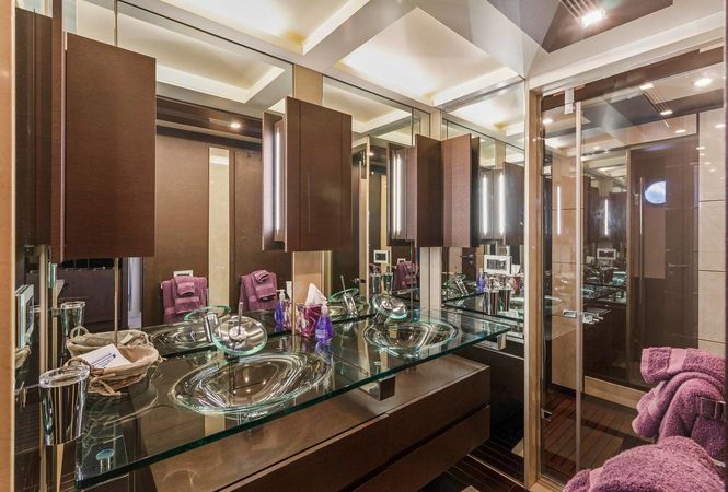 Azimut 103 | Scarlet