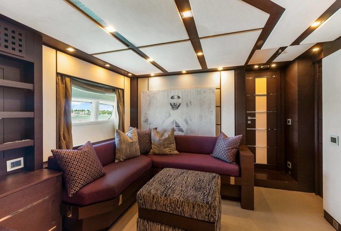 Azimut 103 | Scarlet