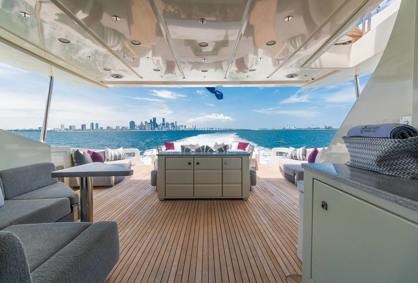 Azimut 103 | Scarlet