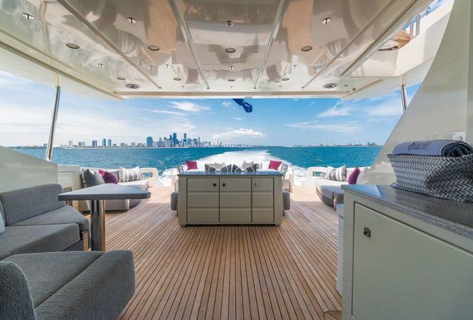 Azimut 103 | Scarlet