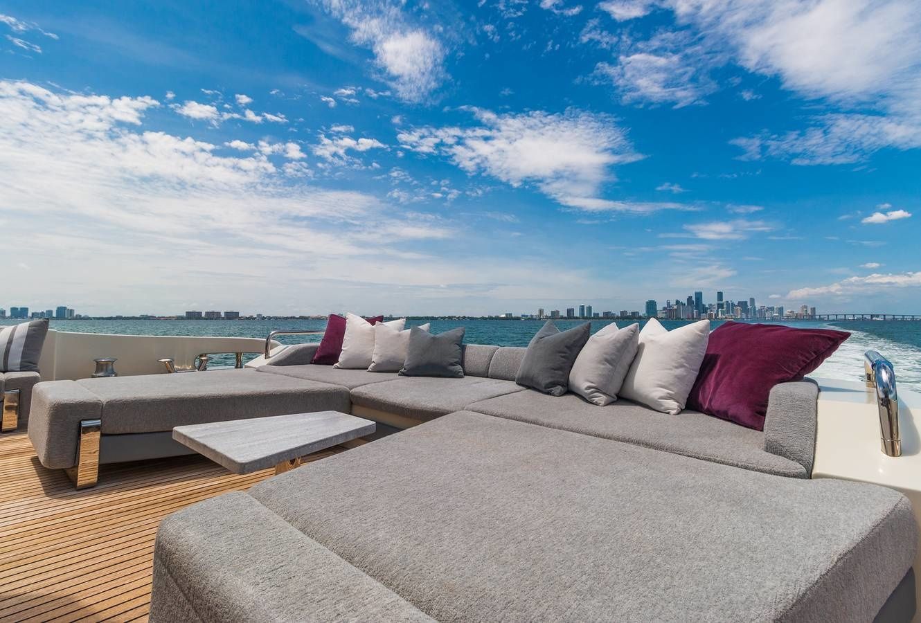 Azimut 103 | Scarlet