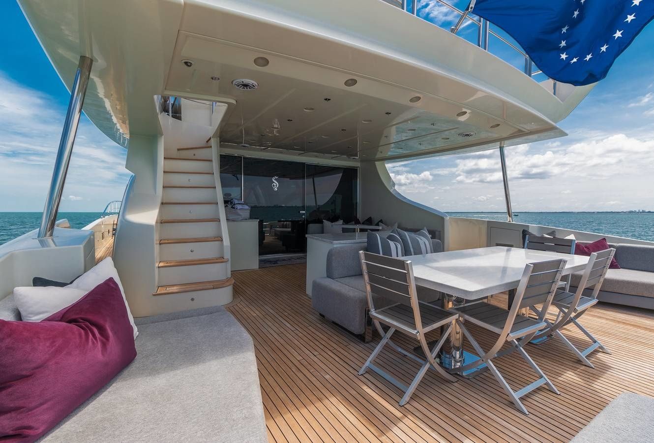 Azimut 103 | Scarlet