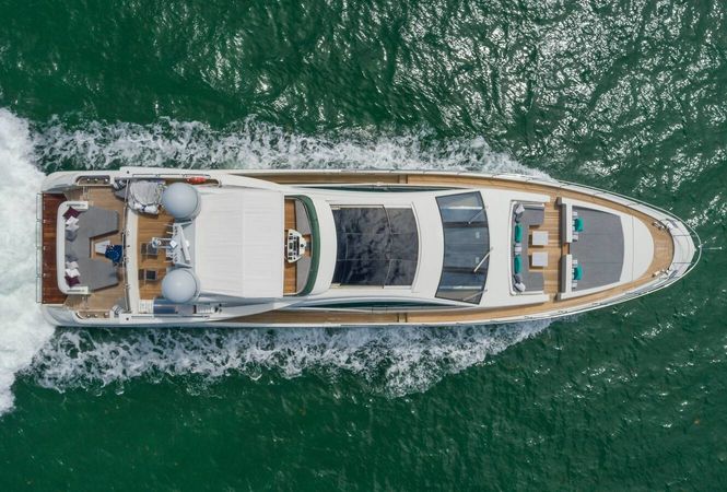 Azimut 103 | Scarlet